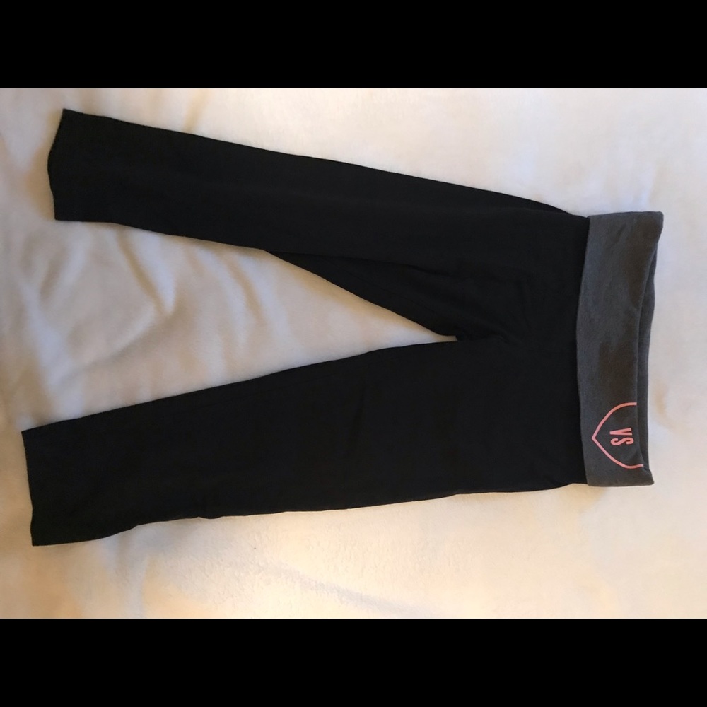 VS Pink cropped leggings